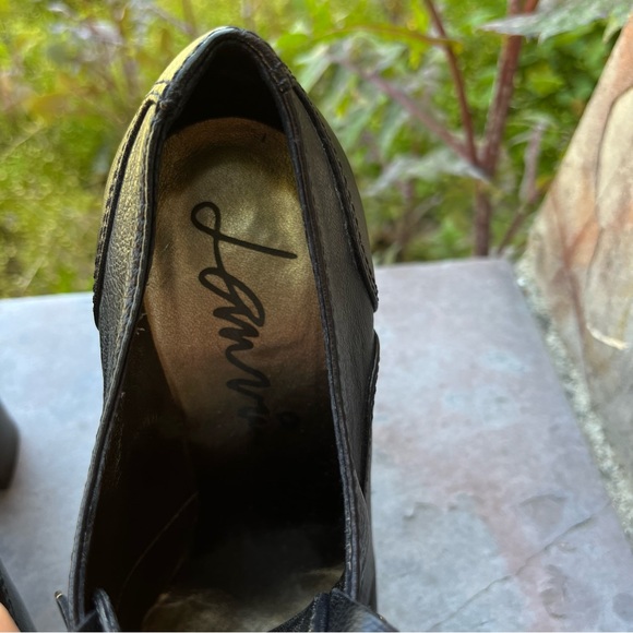 Designer Lanvin black Oxford heels with gold detailing. - Picture 2 of 10